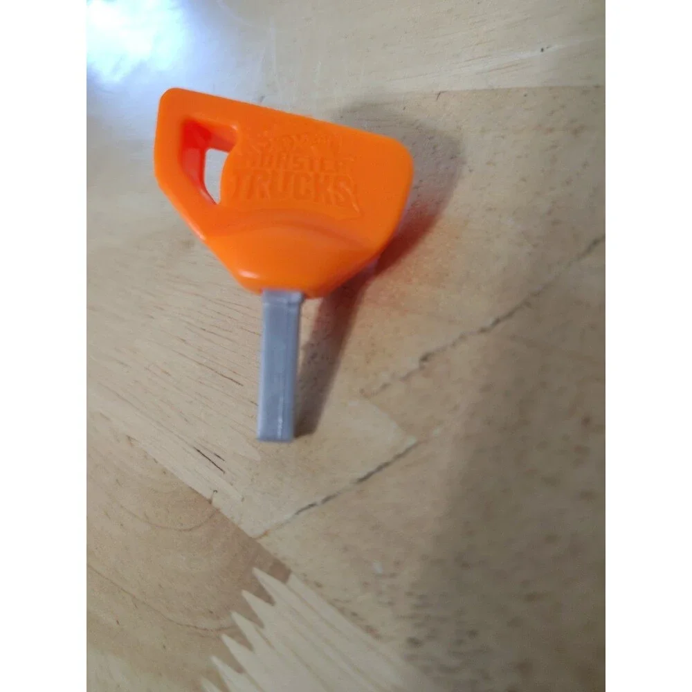 Hot Wheels Monster Trucks Mighty Minis Launcher Keys Replacement Lot of 2 1:87